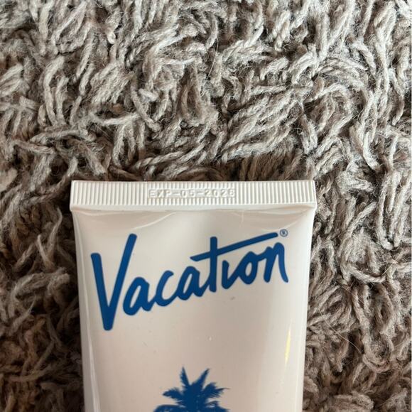 NEW! Vacation Classic Lotion Broad Spectrum SPF 30 Sunscreen - Picture 2 of 4